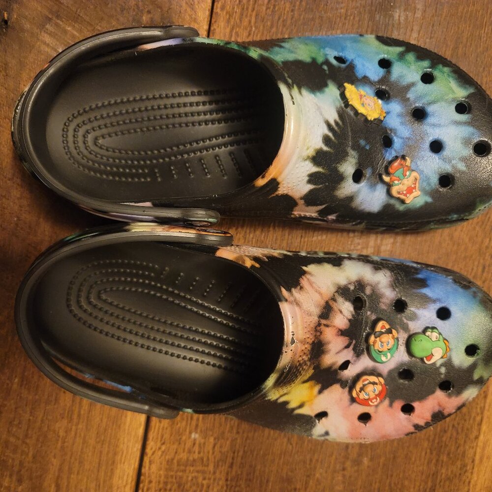 Crocs Classic Rainbow Tie Dye Crocs with Charms 8 Men' 10 Women